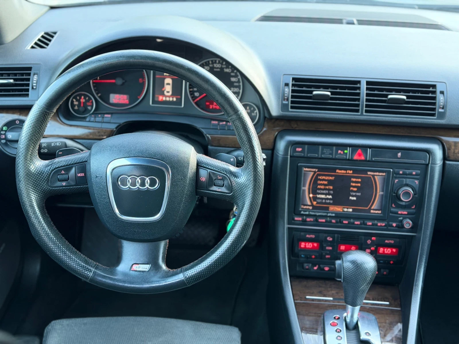 Audi A4 3.0TDI/3XS-LINE/QUATTRO, снимка 11 - Автомобили и джипове - 54129912