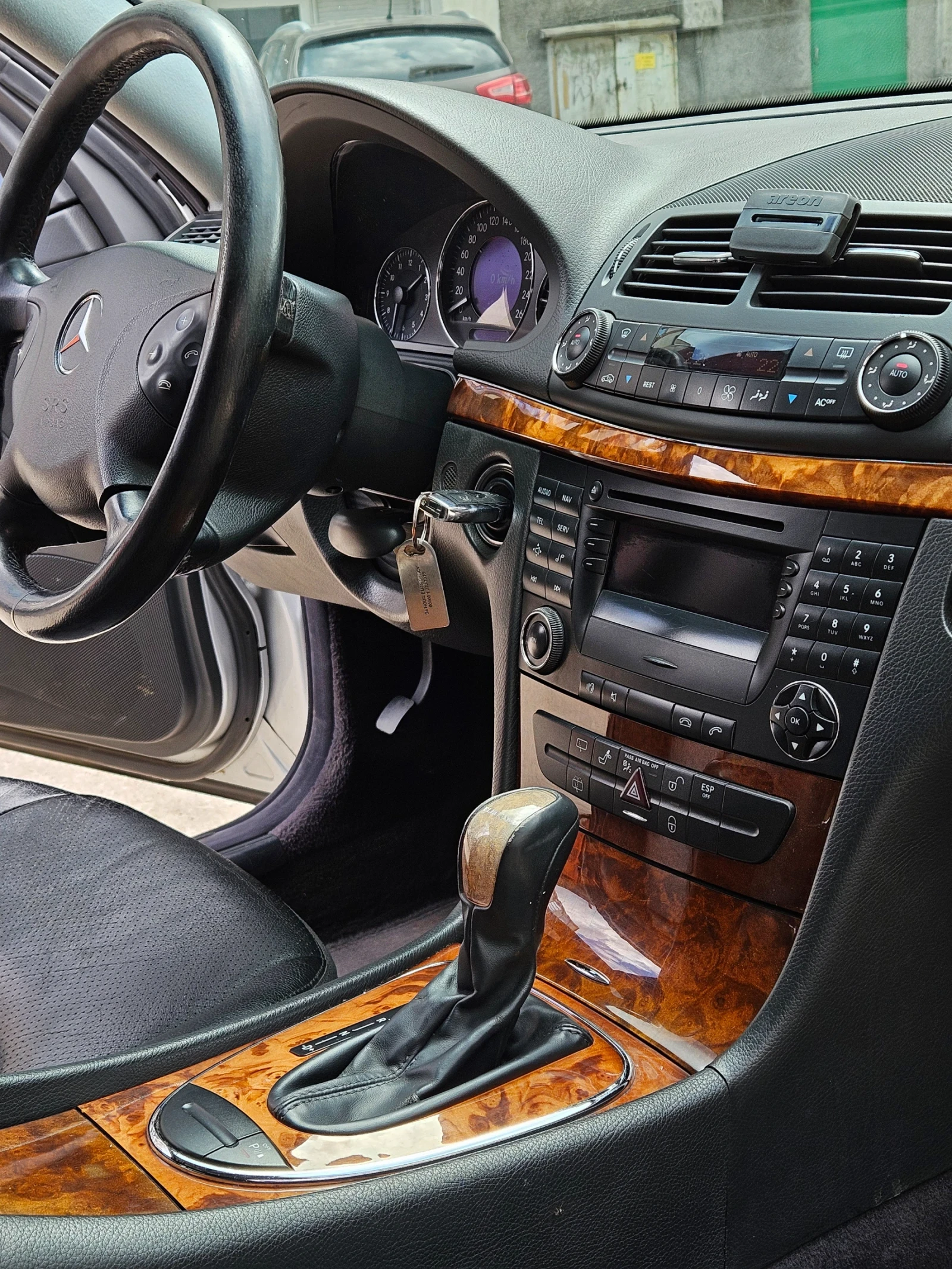 Mercedes-Benz E 320 Cdi, снимка 8 - Автомобили и джипове - 54150326