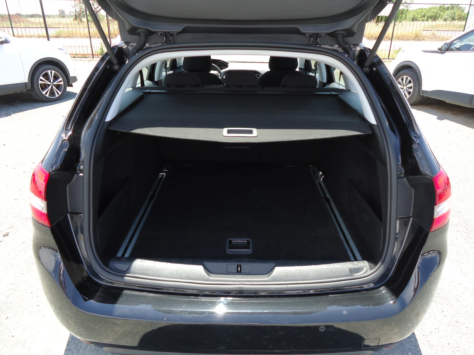 Peugeot 308 1.5 BlueHDI АВТОМАТИК, снимка 10 - Автомобили и джипове - 54833579
