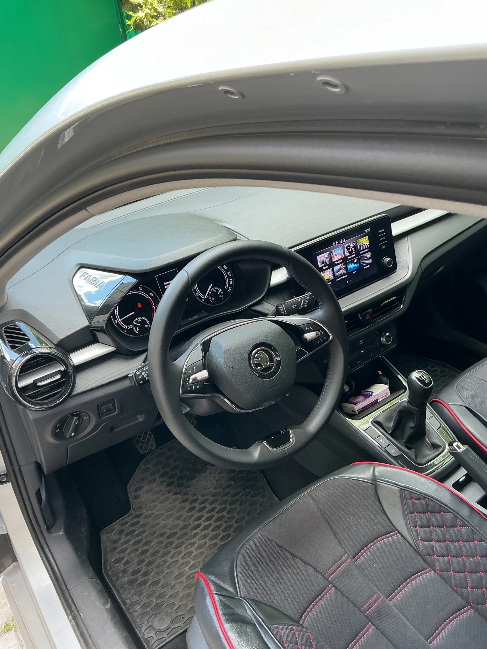 Skoda Fabia, снимка 5 - Автомобили и джипове - 54972775