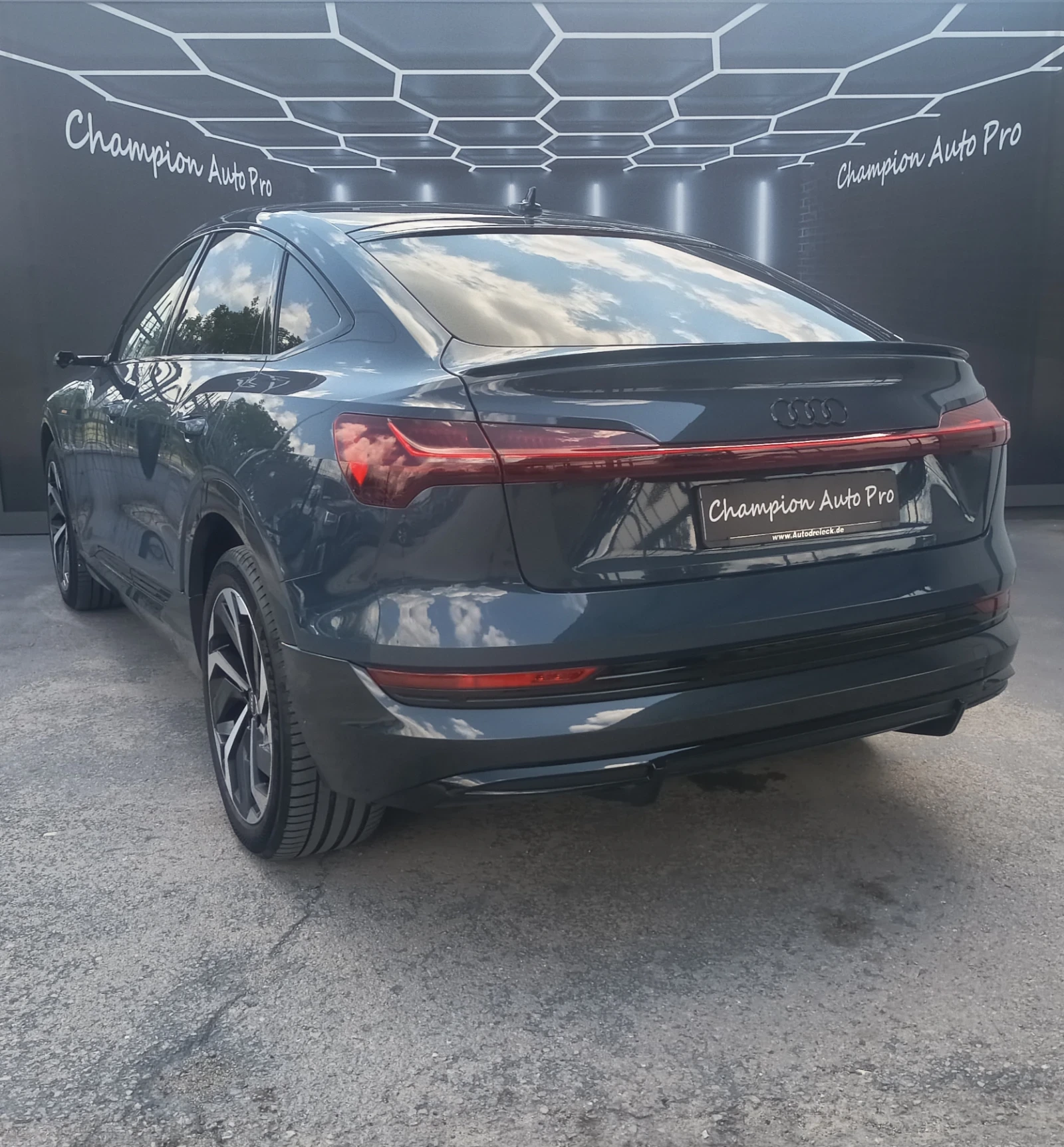 Audi E-Tron 55/Sportback/S-Line/Pano/Hud/360* /B&O, снимка 6 - Автомобили и джипове - 55296015