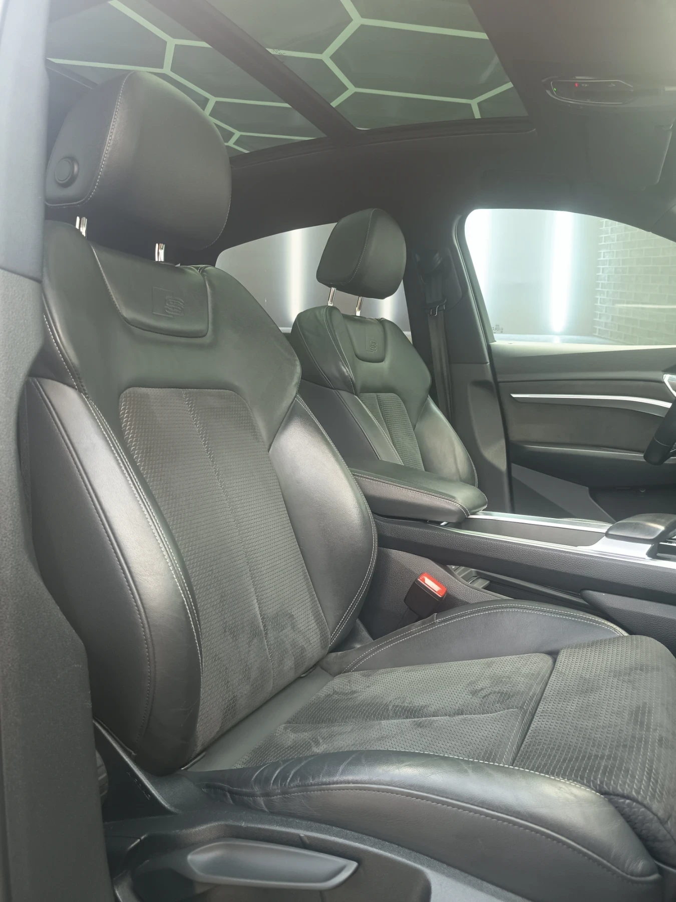 Audi E-Tron 55/Sportback/S-Line/Pano/Hud/360* /B&O, снимка 12 - Автомобили и джипове - 55296015