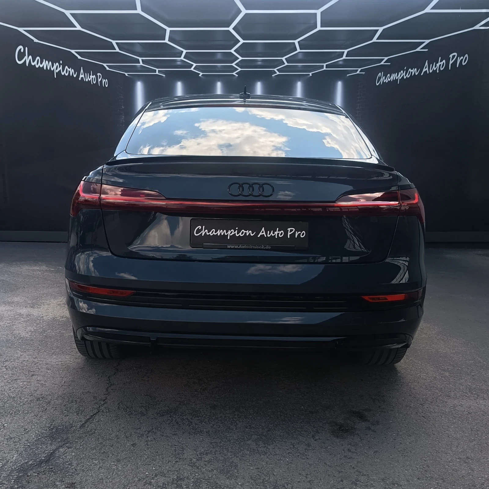 Audi E-Tron 55/Sportback/S-Line/Pano/Hud/360* /B&O, снимка 5 - Автомобили и джипове - 55296015