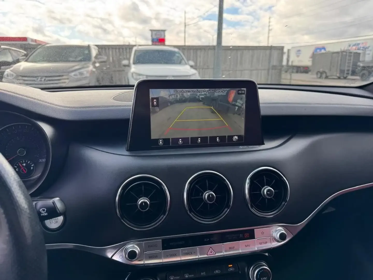 Kia Stinger GT LIMITED| HUD| ЧЕРВЕН САЛОН| PANO| , снимка 16 - Автомобили и джипове - 55340241