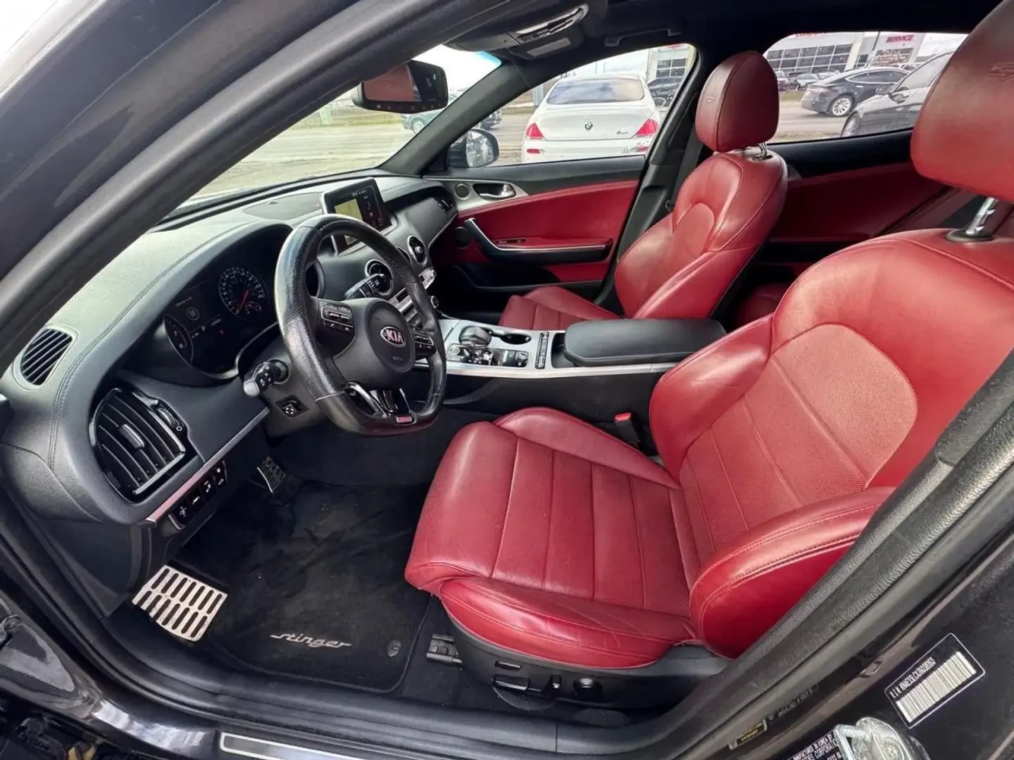 Kia Stinger GT LIMITED| HUD| ЧЕРВЕН САЛОН| PANO| , снимка 11 - Автомобили и джипове - 55340241