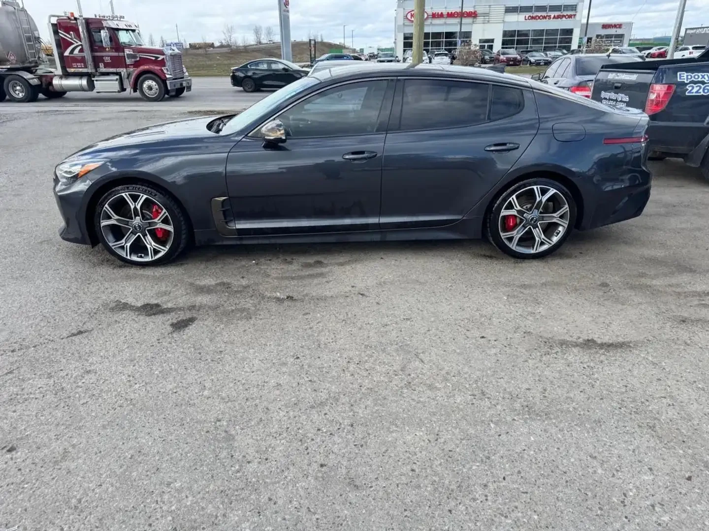 Kia Stinger GT LIMITED| HUD| ЧЕРВЕН САЛОН| PANO| , снимка 4 - Автомобили и джипове - 55340241