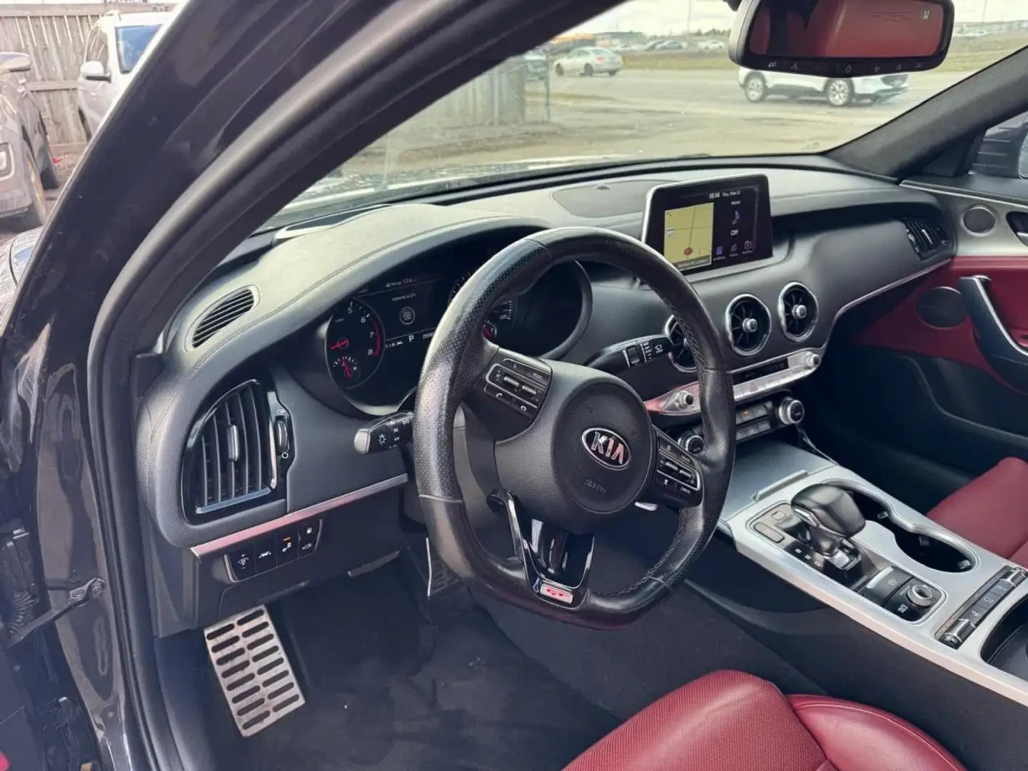 Kia Stinger GT LIMITED| HUD| ЧЕРВЕН САЛОН| PANO| , снимка 14 - Автомобили и джипове - 55340241