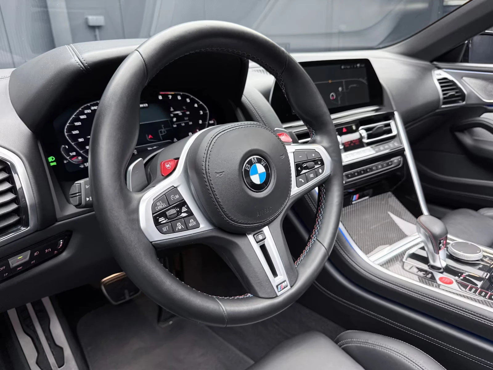 BMW M8 COMP/625HP/B&W/360/CABRIO/NIGHT-VISION/867z, снимка 10 - Автомобили и джипове - 56017149