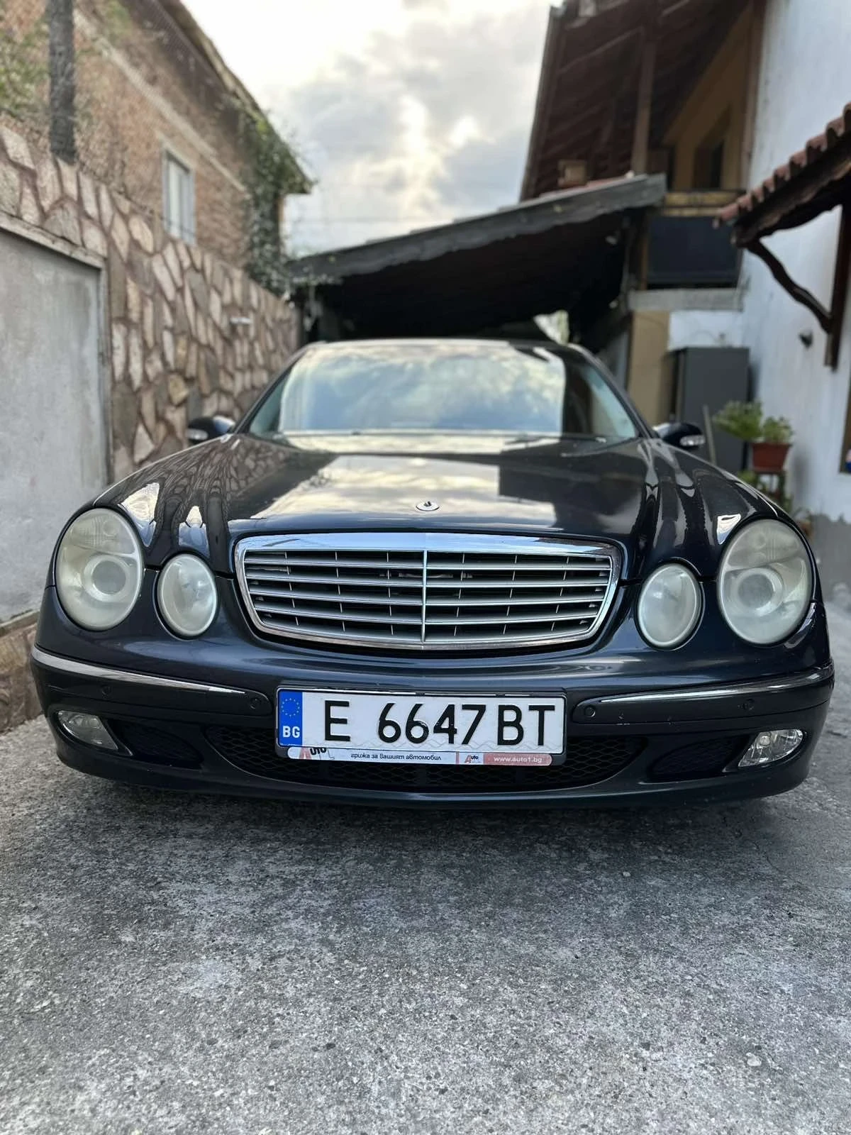 Mercedes-Benz E 220, снимка 4 - Автомобили и джипове - 56045605