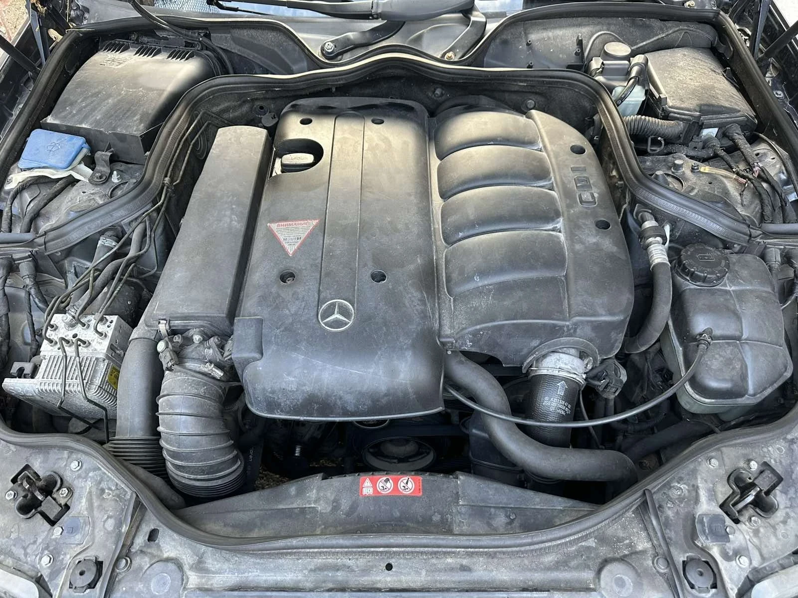 Mercedes-Benz E 220, снимка 12 - Автомобили и джипове - 56045605