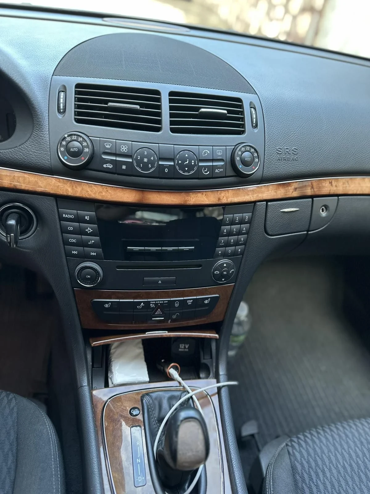 Mercedes-Benz E 220, снимка 10 - Автомобили и джипове - 56045605
