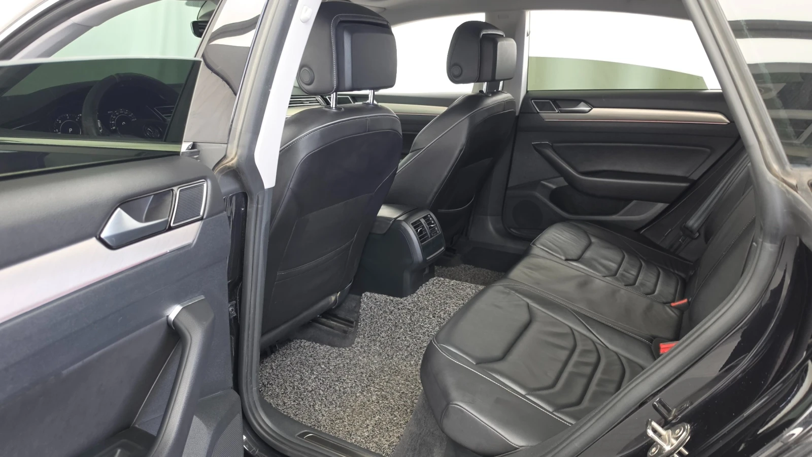 VW Arteon 2.0 TDI, снимка 9 - Автомобили и джипове - 56099431