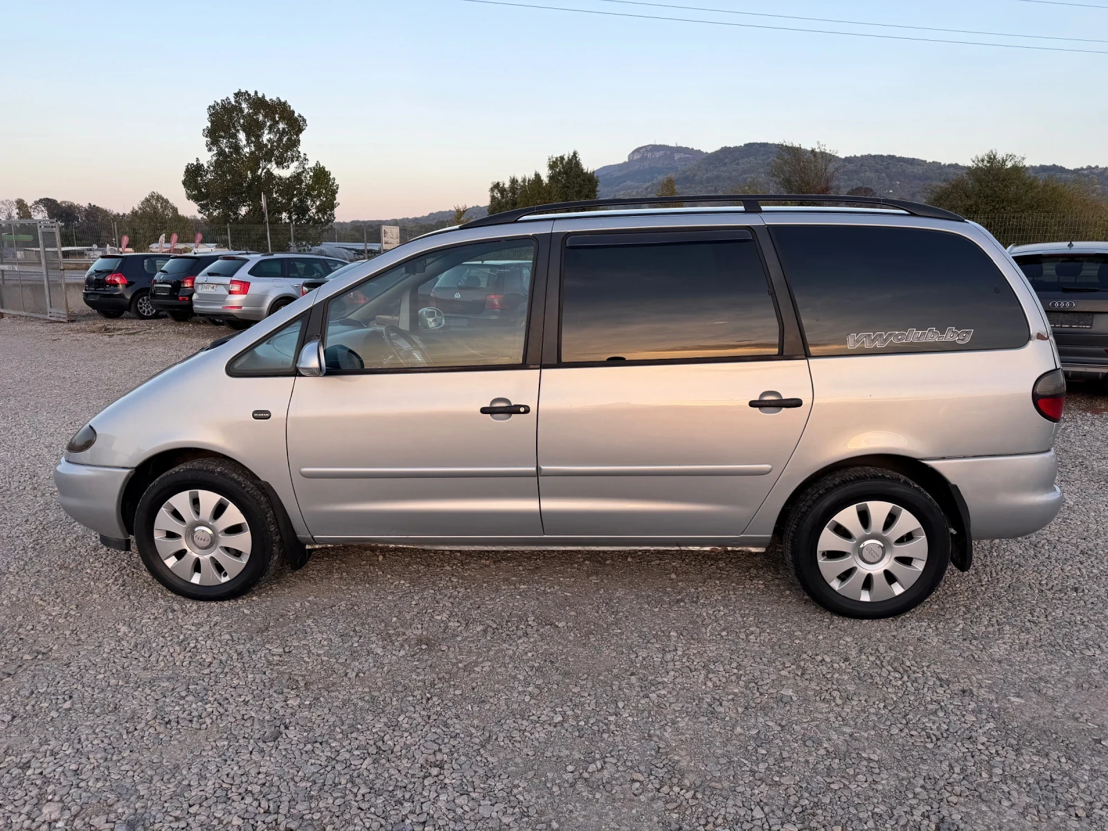 VW Sharan 1.9TDI-110PS, снимка 8 - Автомобили и джипове - 56606569