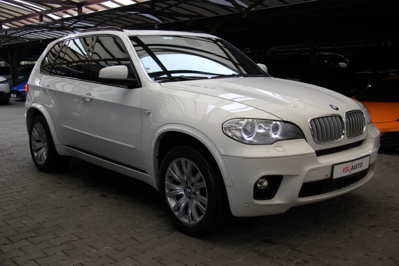 BMW X5 108 000км/HuD/SoftCLose/KeyLess/Dist/Pano/Камера, снимка 3 - Автомобили и джипове - 48229339