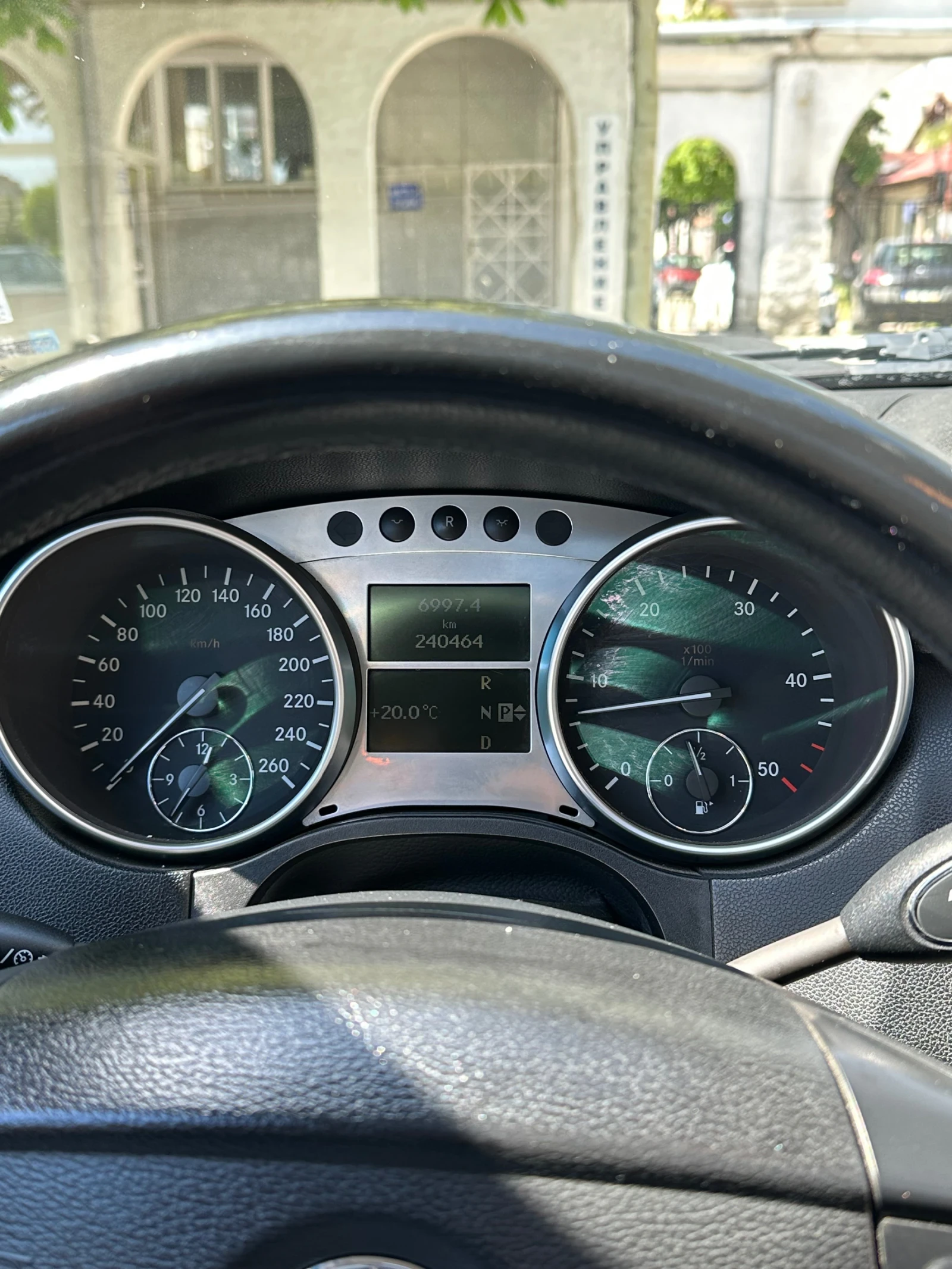 Mercedes-Benz ML 320  - изображение 4