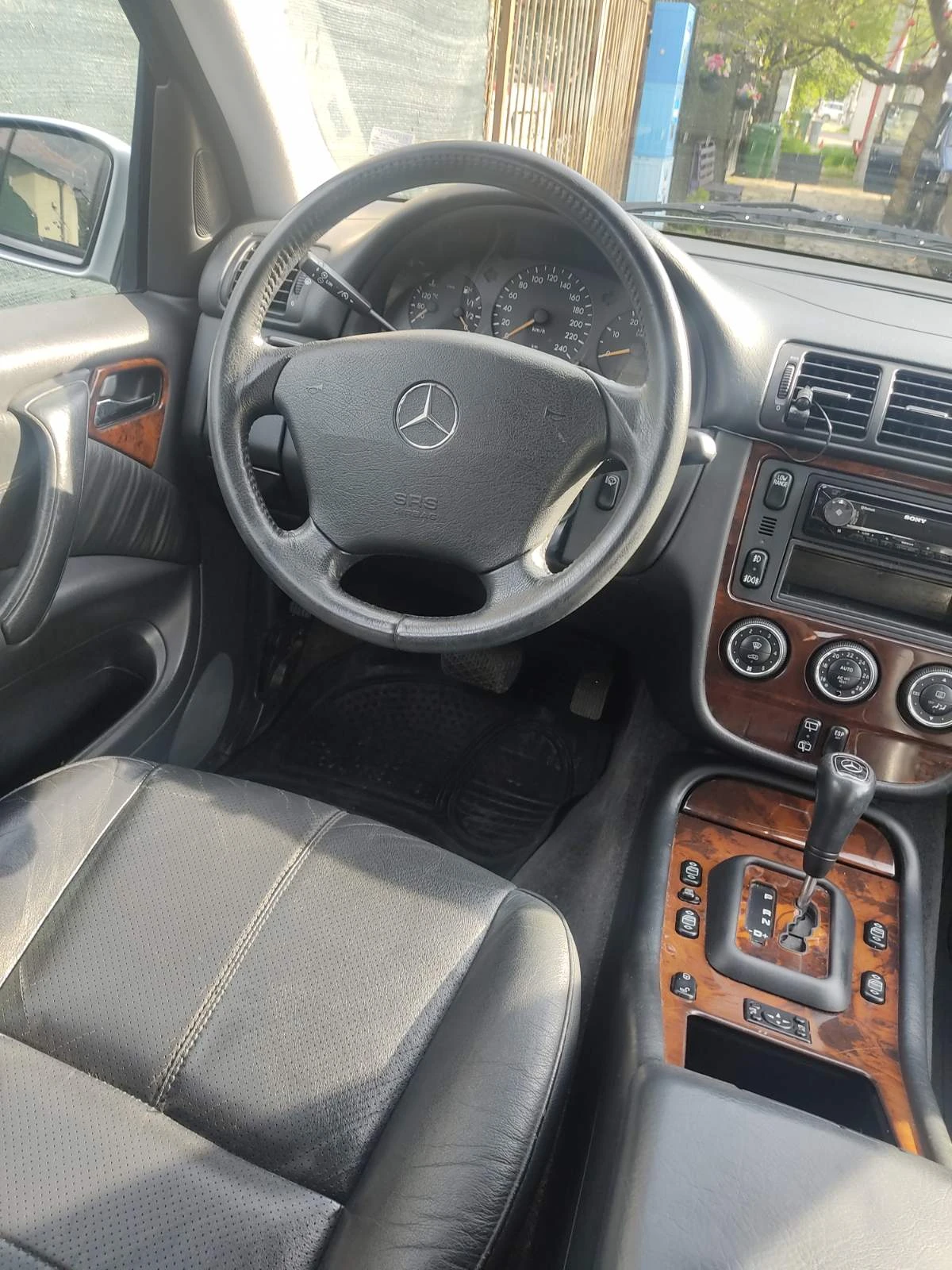 Mercedes-Benz ML 270 CDI-163kc-АВТОМАТИК, снимка 10 - Автомобили и джипове - 54319477