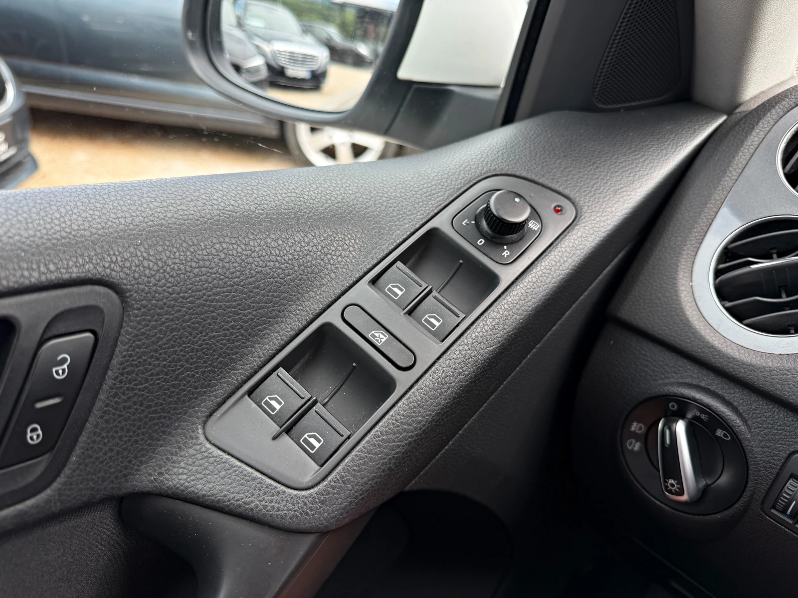 VW Tiguan 4 Motion DSG, снимка 15 - Автомобили и джипове - 54870053
