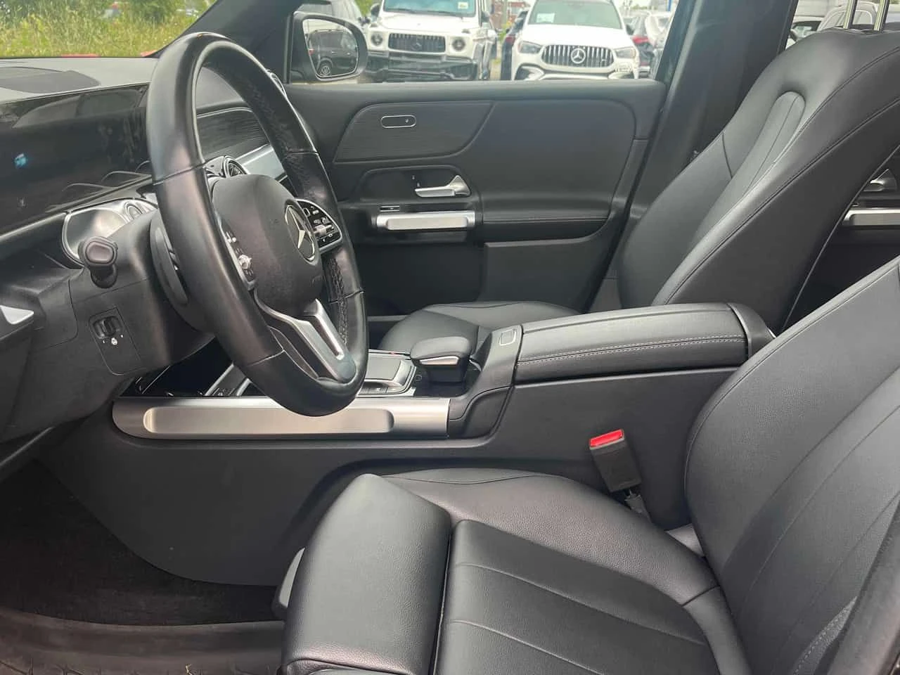 Mercedes-Benz GLB 250 4MATIC | CARFAX | АВТОКРЕДИТ БЕЗ ПЪРВОНАЧАЛНА, снимка 8 - Автомобили и джипове - 55593555