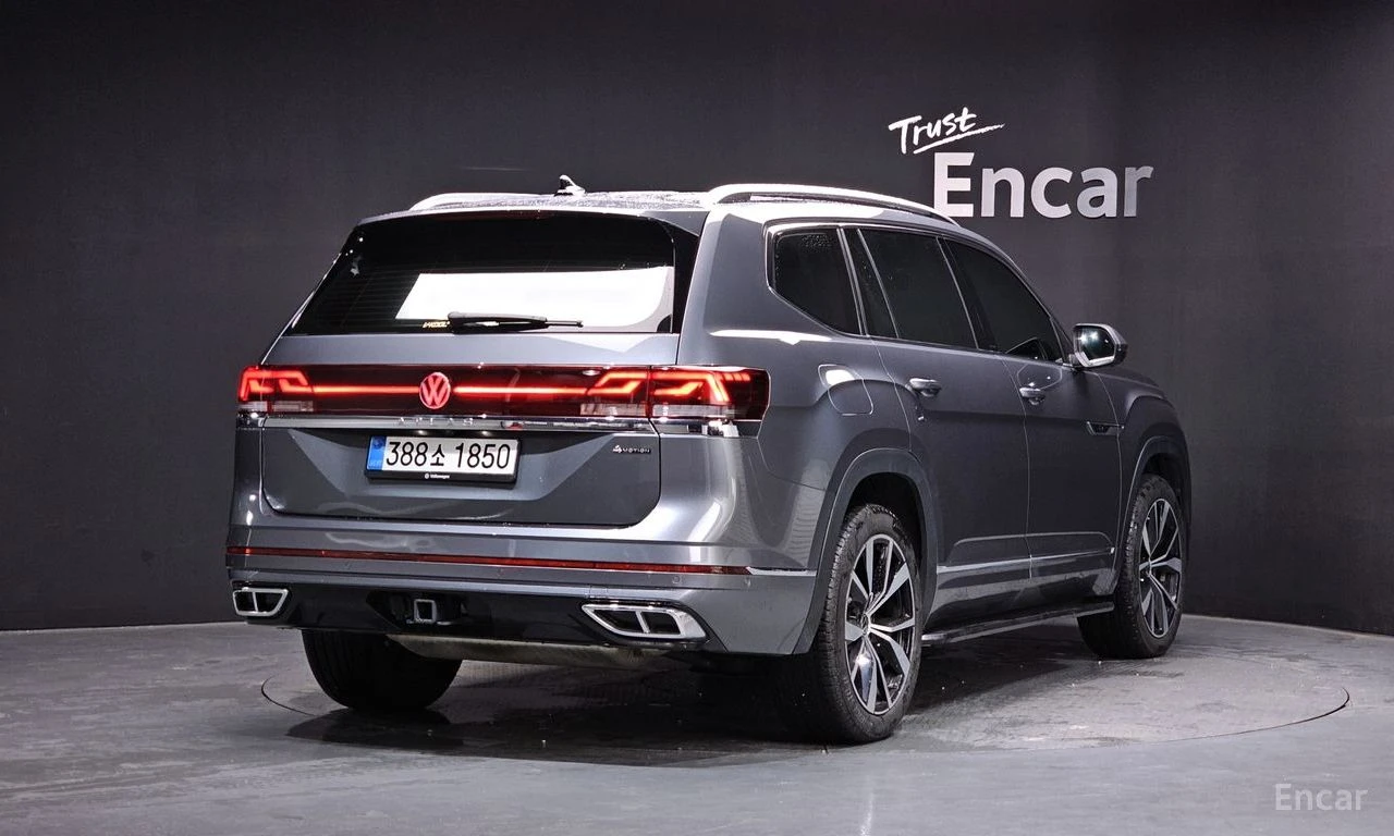 VW Atlas 2.0TSI R-Line| 360| HEADUP| HARMAN K| DIST| 7МЕСТА, снимка 2 - Автомобили и джипове - 55902823