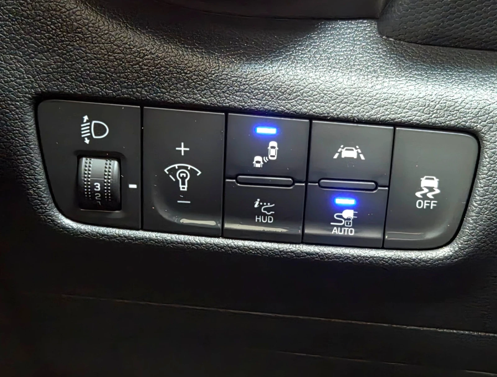 Hyundai Kona SOH100%/Гаранционен/Сервизна Книжка, снимка 15 - Автомобили и джипове - 55994225