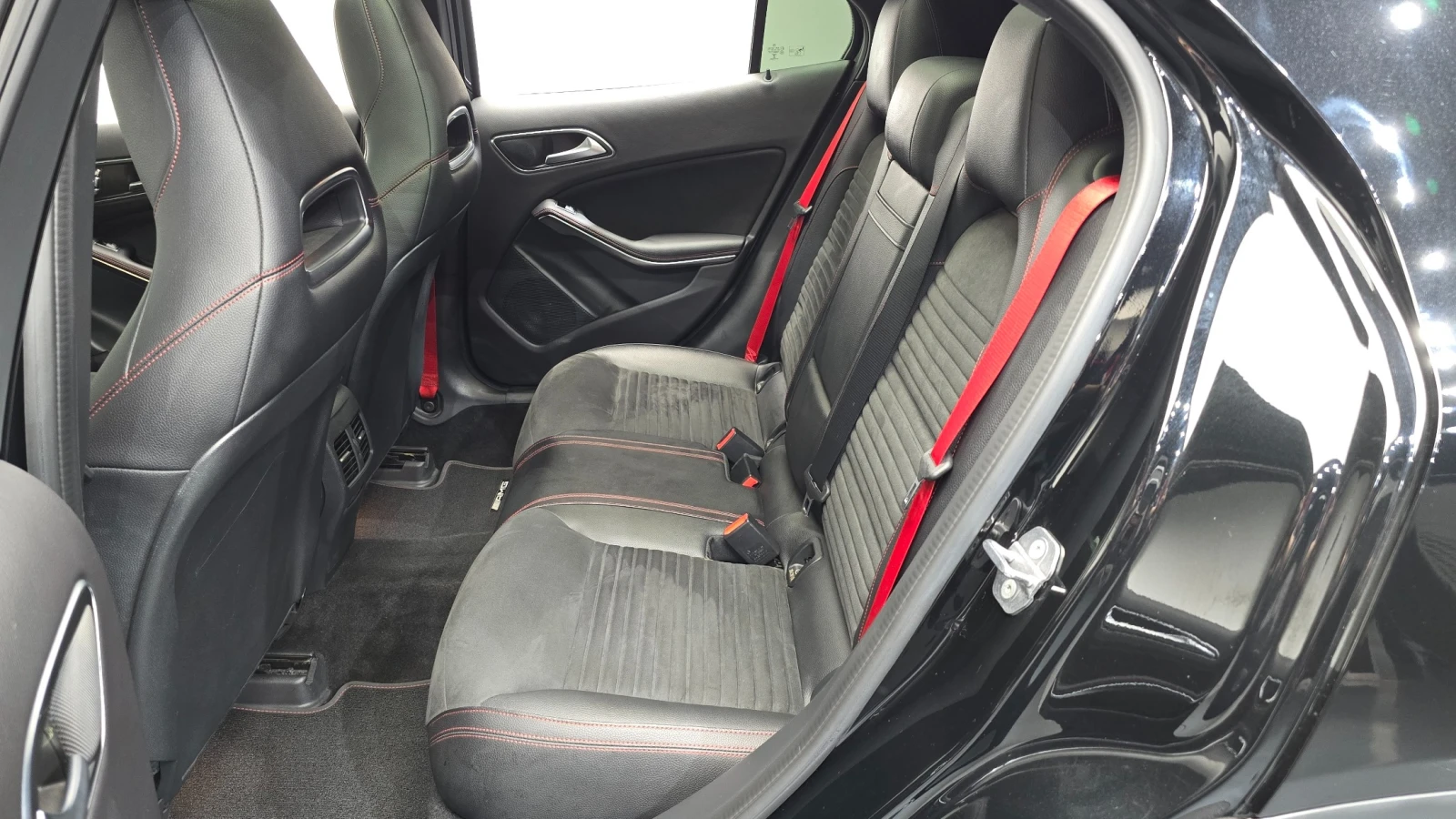 Mercedes-Benz GLA 45 AMG 4Matic, снимка 11 - Автомобили и джипове - 56209175