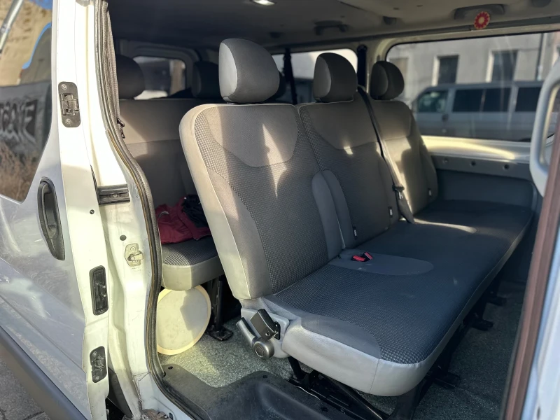 Opel Vivaro, снимка 9 - Бусове и автобуси - 48960659