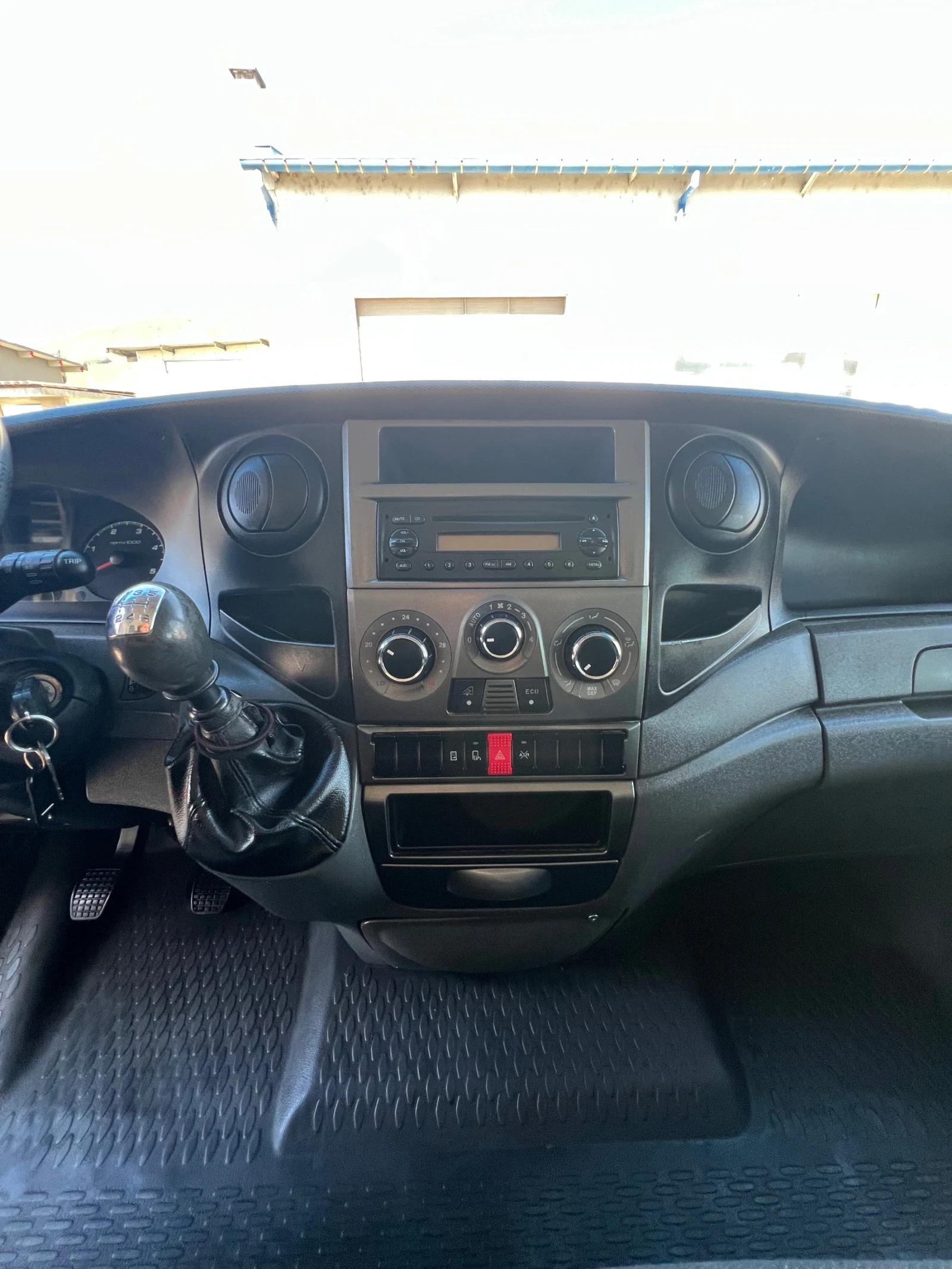 Iveco Daily 35s15 / Климатроник, снимка 16 - Бусове и автобуси - 56374327