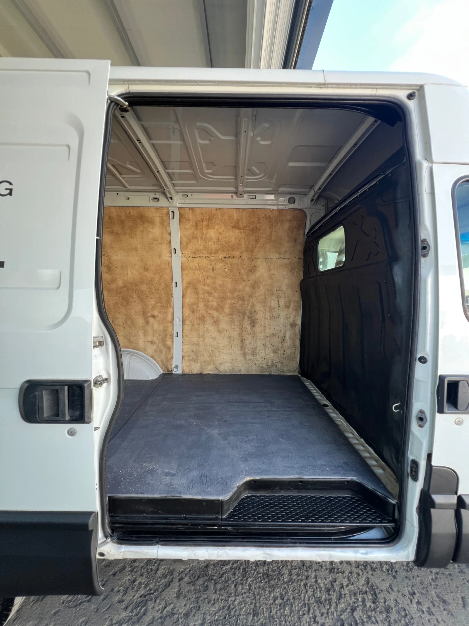 Iveco Daily 35s15 / Климатроник, снимка 9 - Бусове и автобуси - 56374327