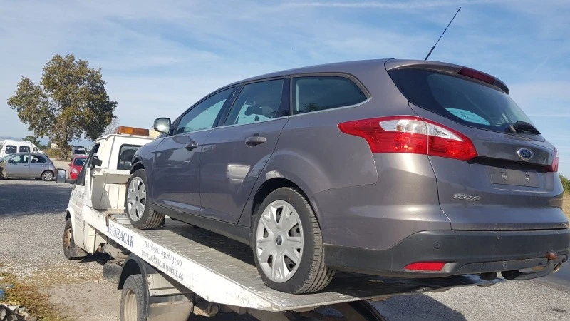 Ford Focus 1.6, снимка 3 - Автомобили и джипове - 38587827