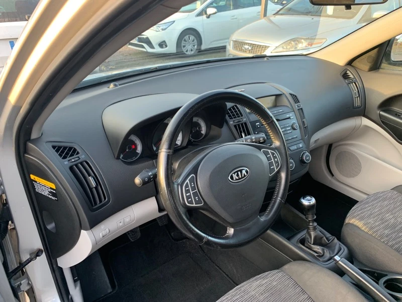 Kia Ceed 1.6i НОВА!!!!, снимка 10 - Автомобили и джипове - 43853260