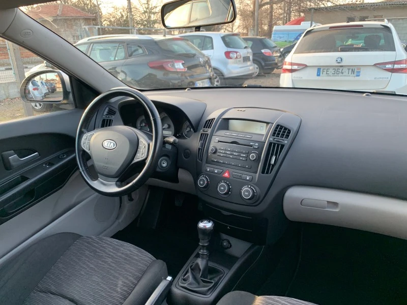 Kia Ceed 1.6i НОВА!!!!, снимка 14 - Автомобили и джипове - 43853260