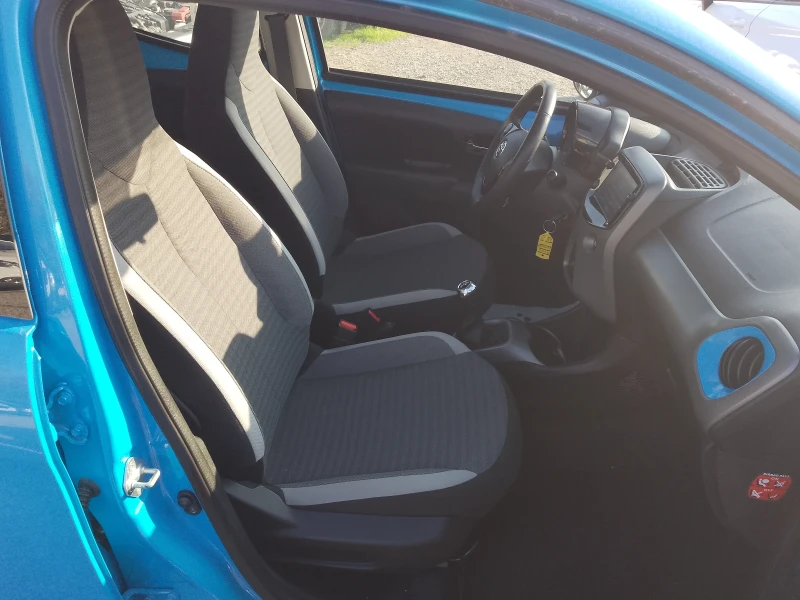 Toyota Aygo 1.0 VVTI/CONNECT/НОВА, снимка 10 - Автомобили и джипове - 47803335