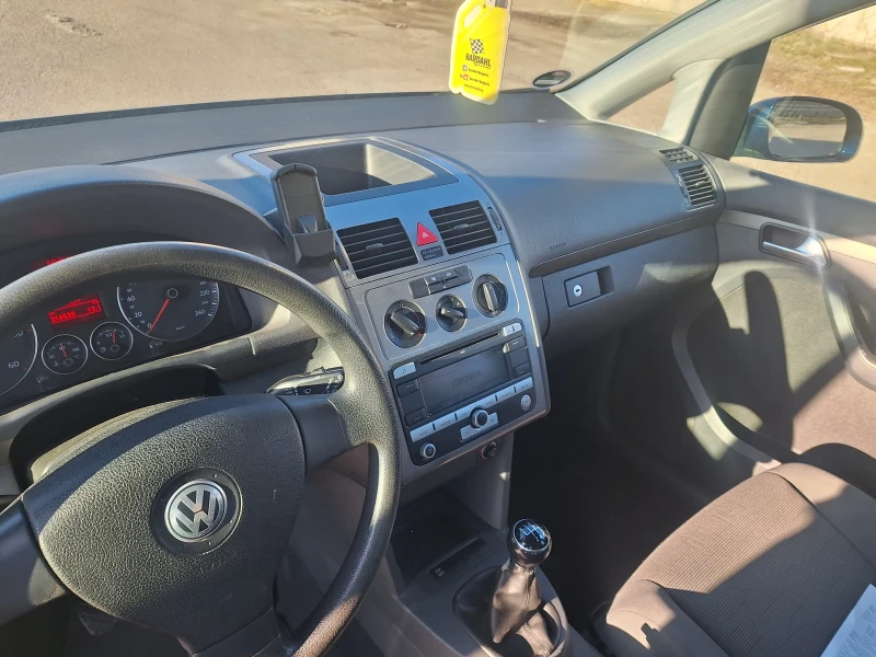 VW Touran, снимка 9 - Автомобили и джипове - 49533535