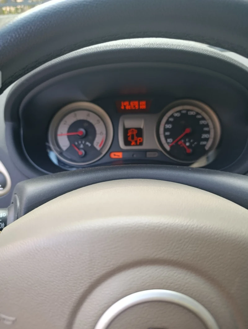 Renault Clio 1.6, снимка 8 - Автомобили и джипове - 52974555