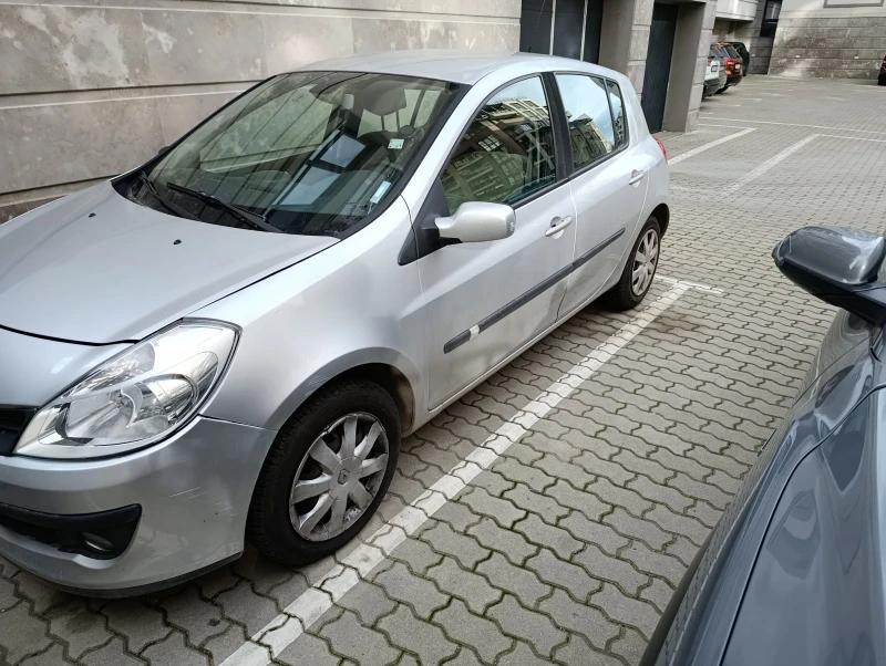 Renault Clio 1.6, снимка 2 - Автомобили и джипове - 52974555