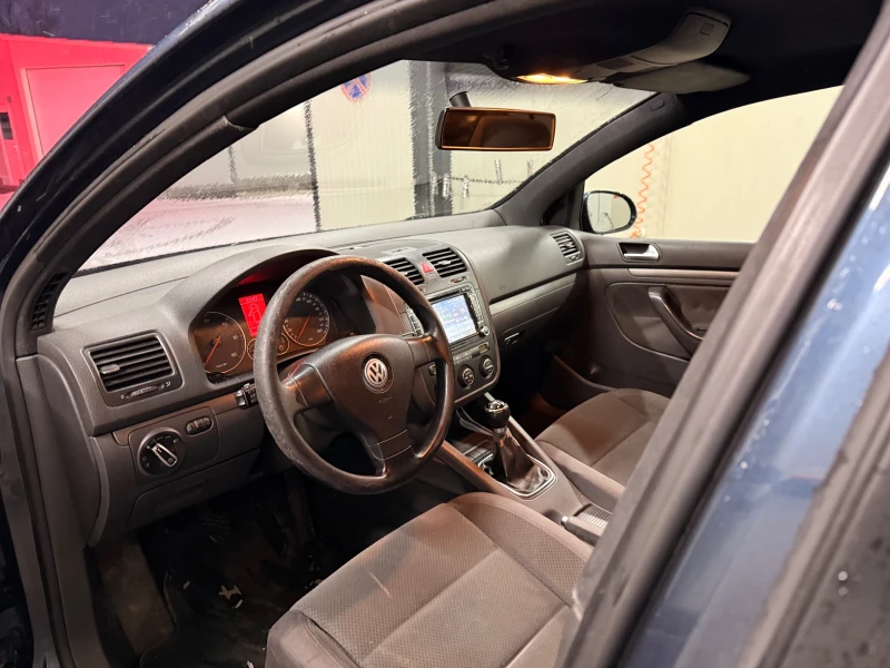 VW Golf 1.9 TDI 6СК, снимка 8 - Автомобили и джипове - 53131695