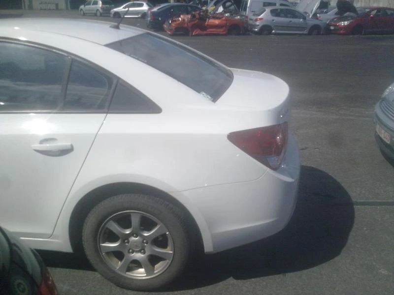 Chevrolet Cruze 1.8i 16V / 2.0 VCDi, снимка 11 - Автомобили и джипове - 48320200