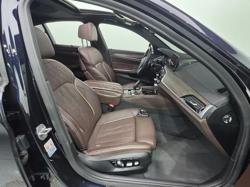 BMW 530 I M Sports Plus, снимка 10 - Автомобили и джипове - 55832756