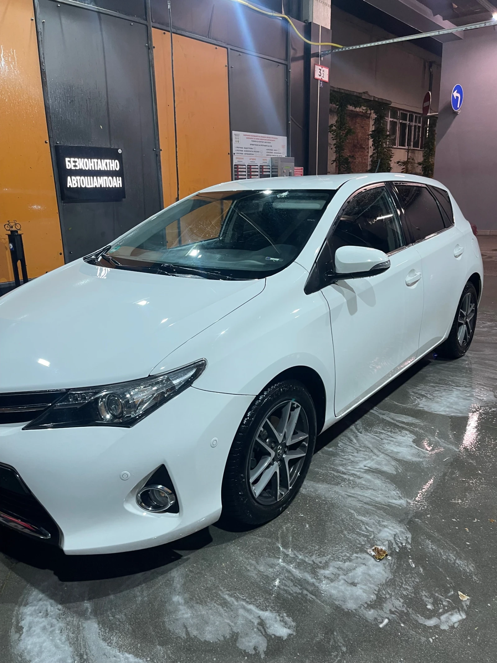 Toyota Auris 1.6 Бензин  - изображение 2