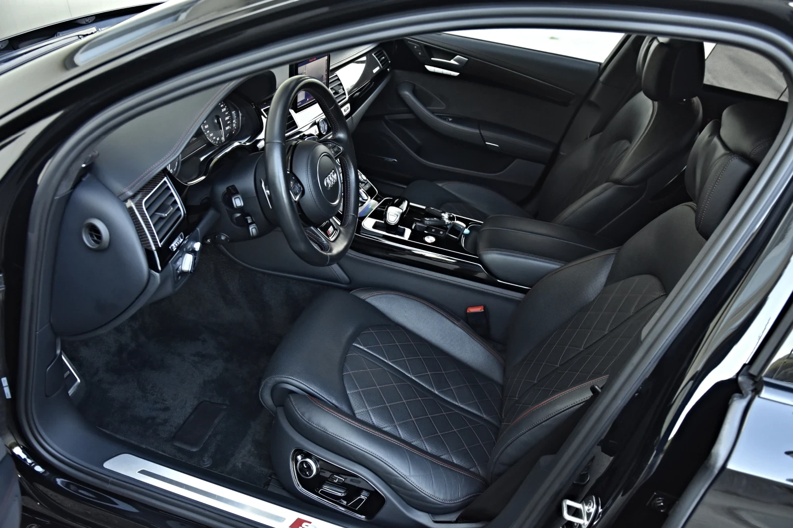 Audi S8 PLUS 4.0 V8T CARBON MATRIX TV 360 PANO CARBON FULL - изображение 8