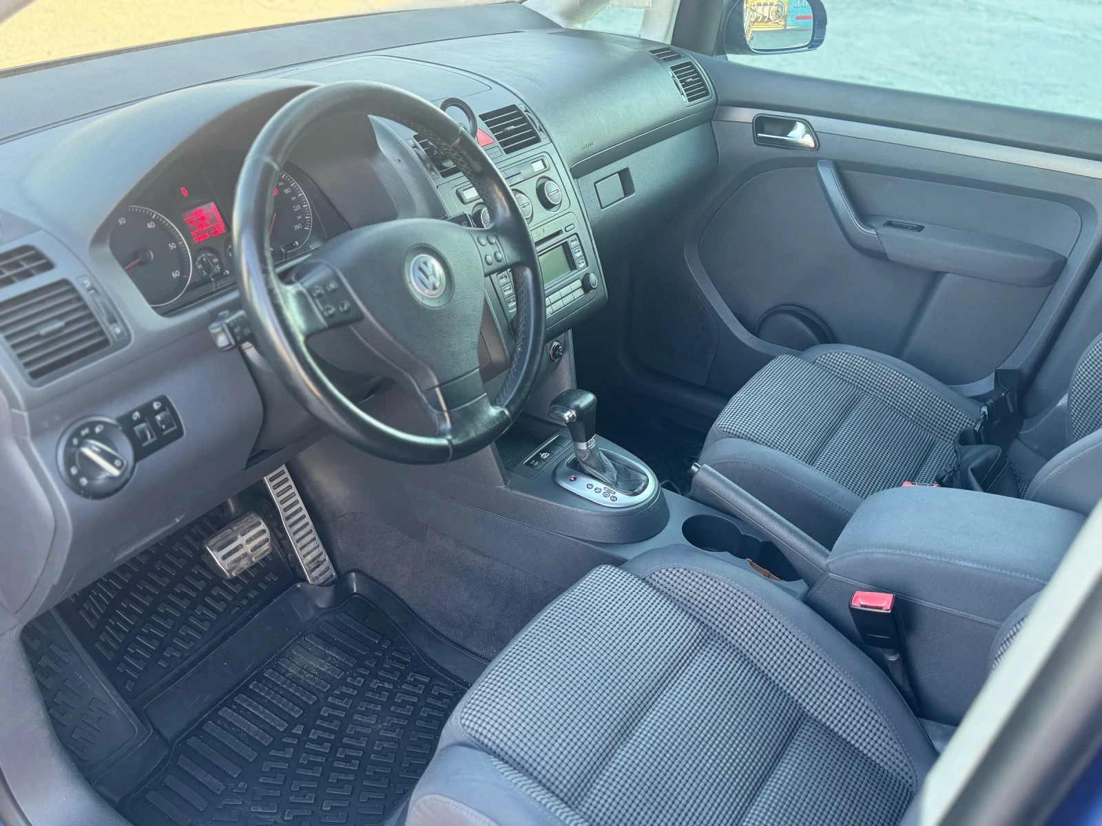 VW Touran 1.9 TDI, Автоматик - изображение 6