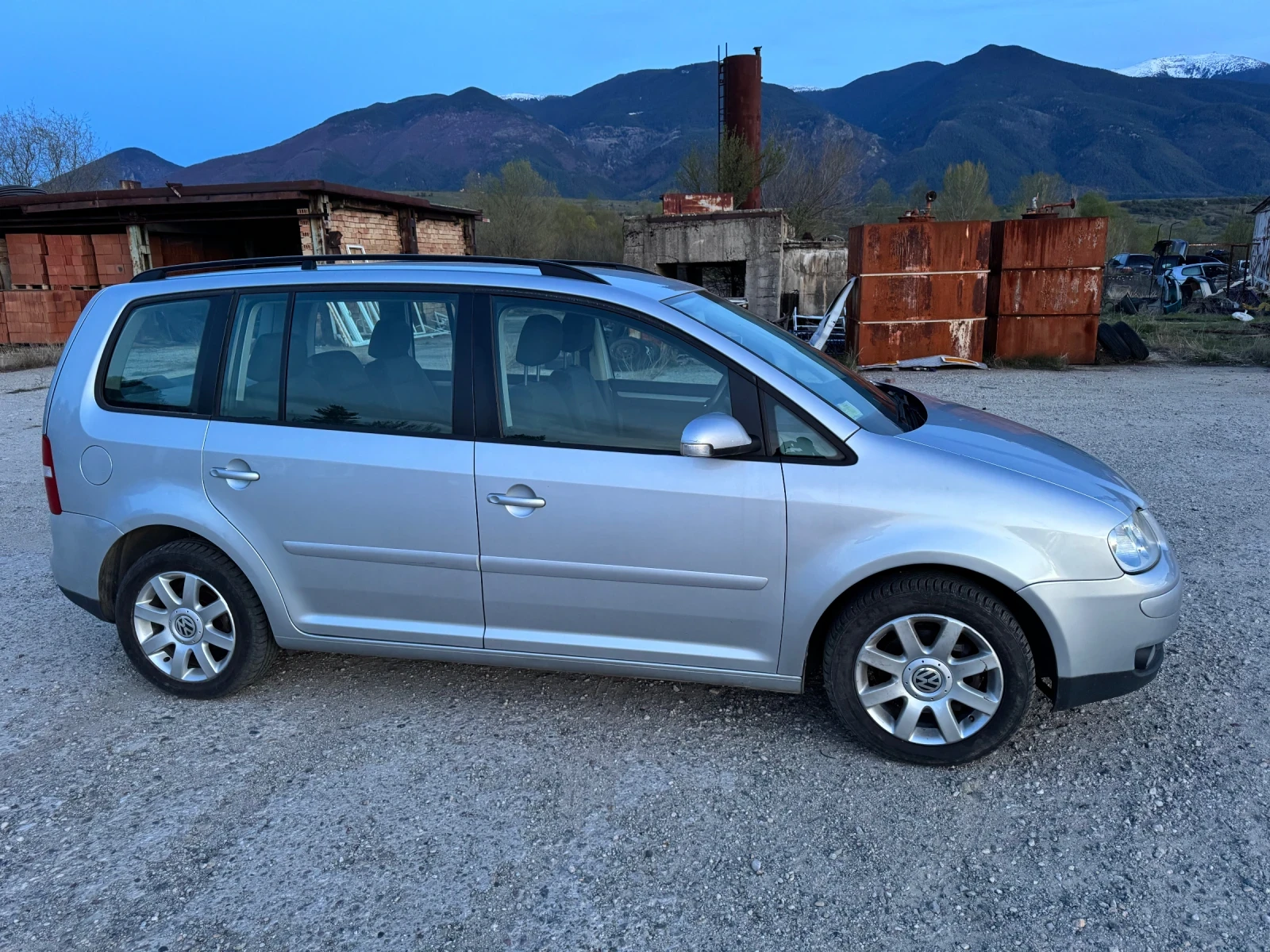 VW Touran 2.0 TDI  - изображение 3