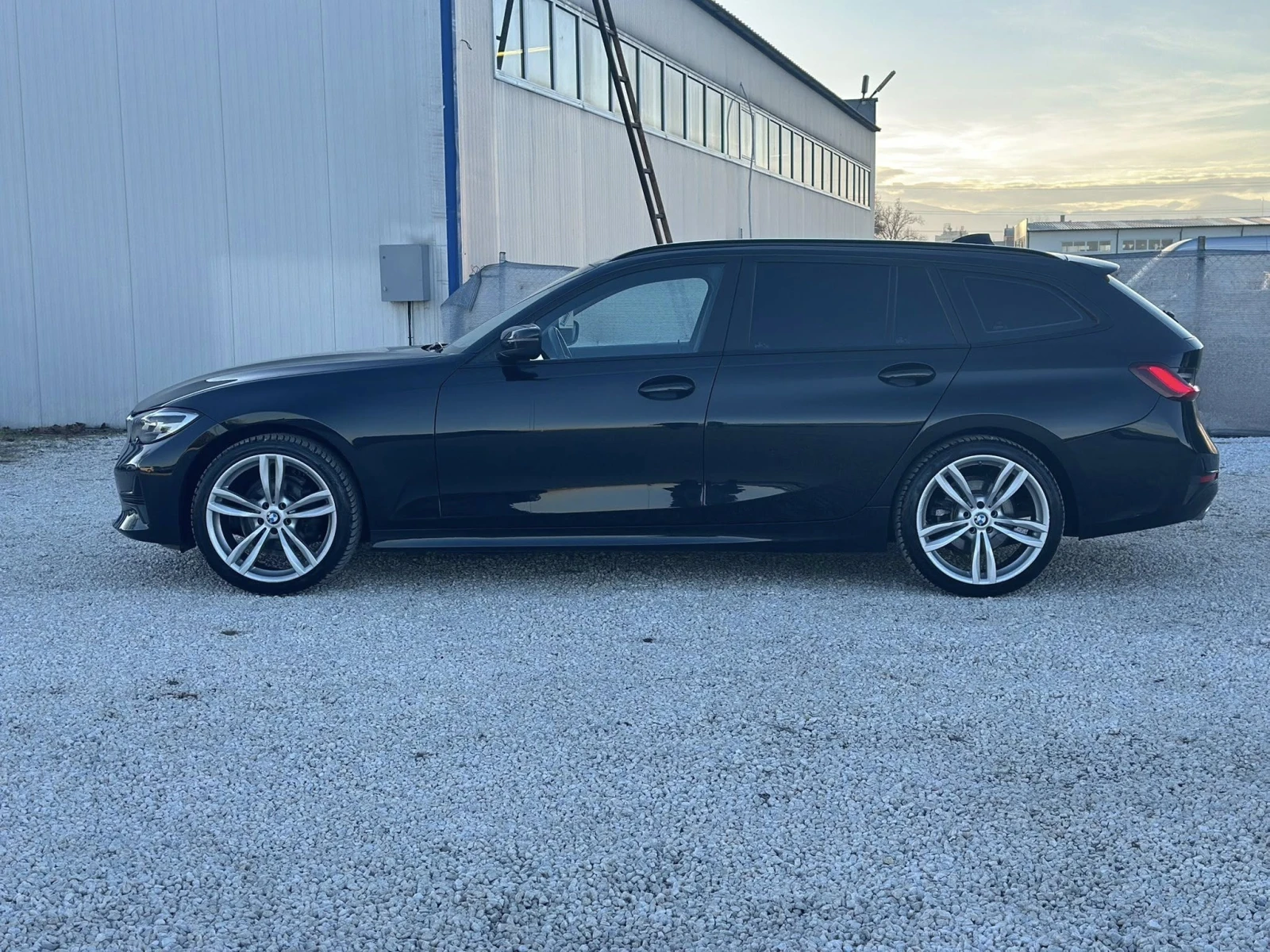 BMW 318 G21| MILD| NAVI| РЕКАРО| ПЕРФЕКТНО СЪСТОЯНИЕ - изображение 3