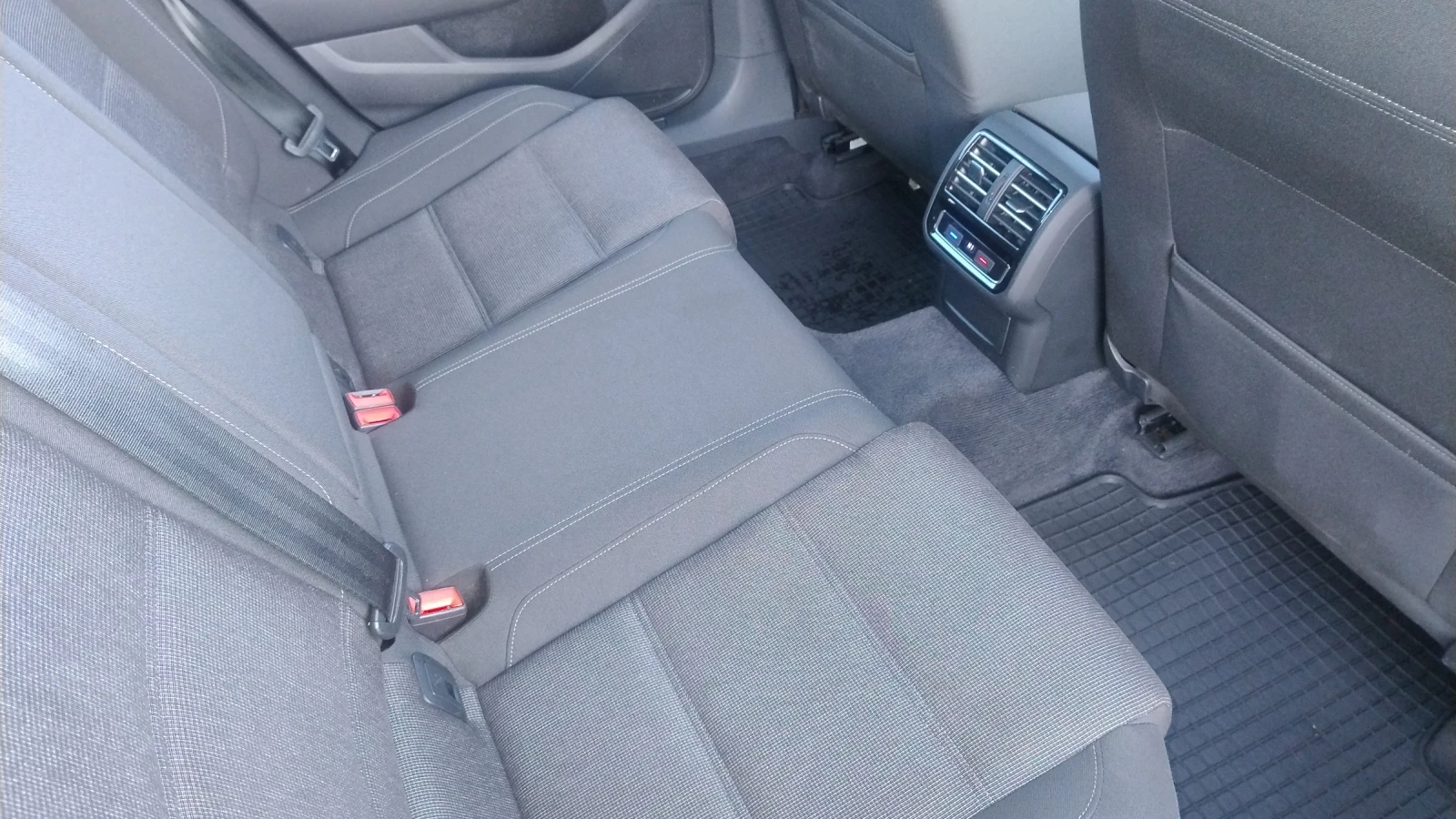 VW Passat 8-2.0TDI-4MOTION, снимка 14 - Автомобили и джипове - 53642090