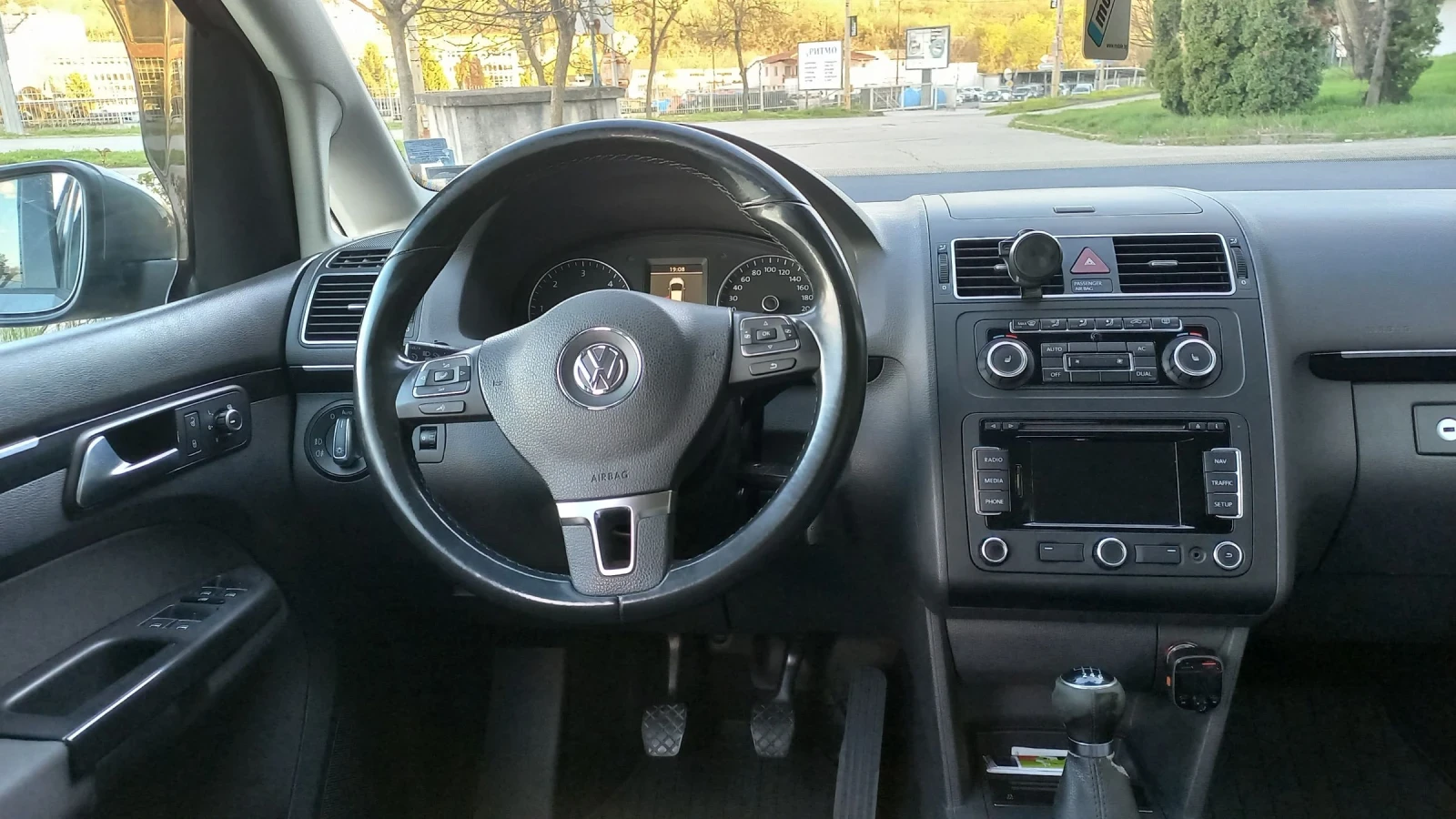 VW Touran 2.0tdi 140кс , снимка 14 - Автомобили и джипове - 54140945