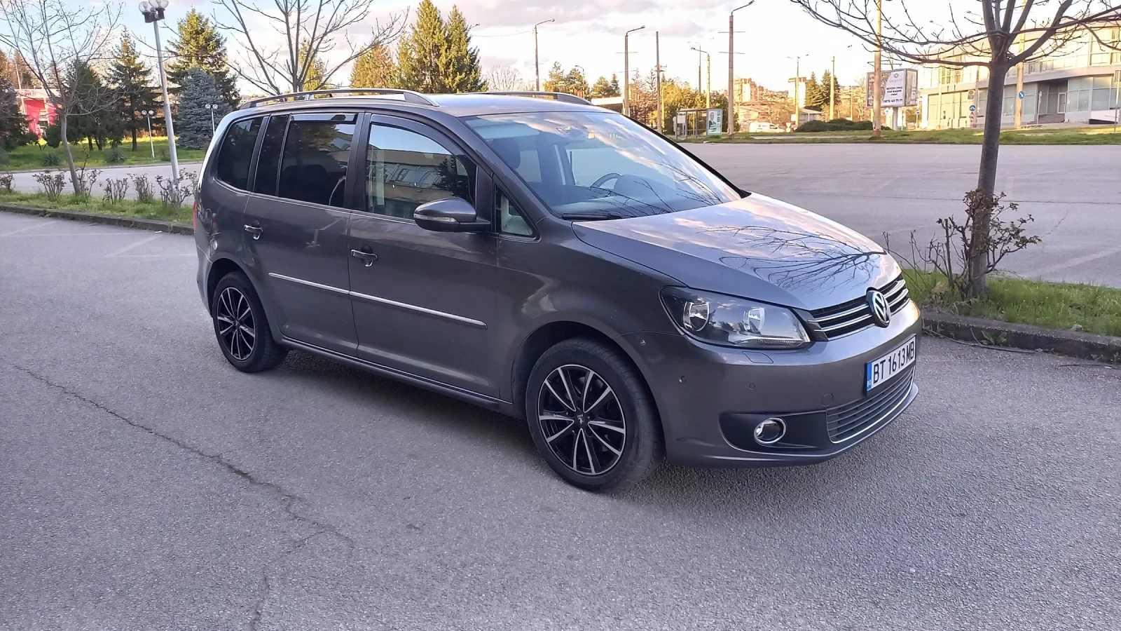 VW Touran 2.0tdi 140кс , снимка 2 - Автомобили и джипове - 54140945