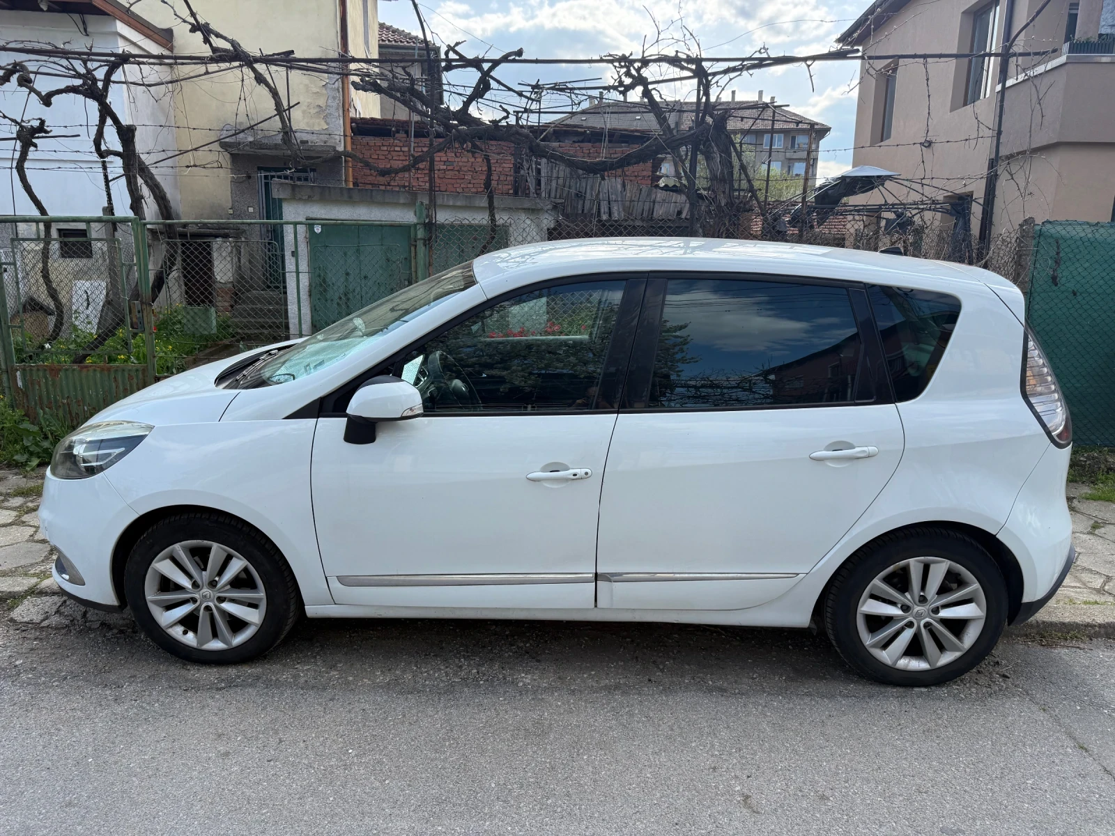 Renault Scenic 1.5 dci 110 к.с., снимка 4 - Автомобили и джипове - 54207373