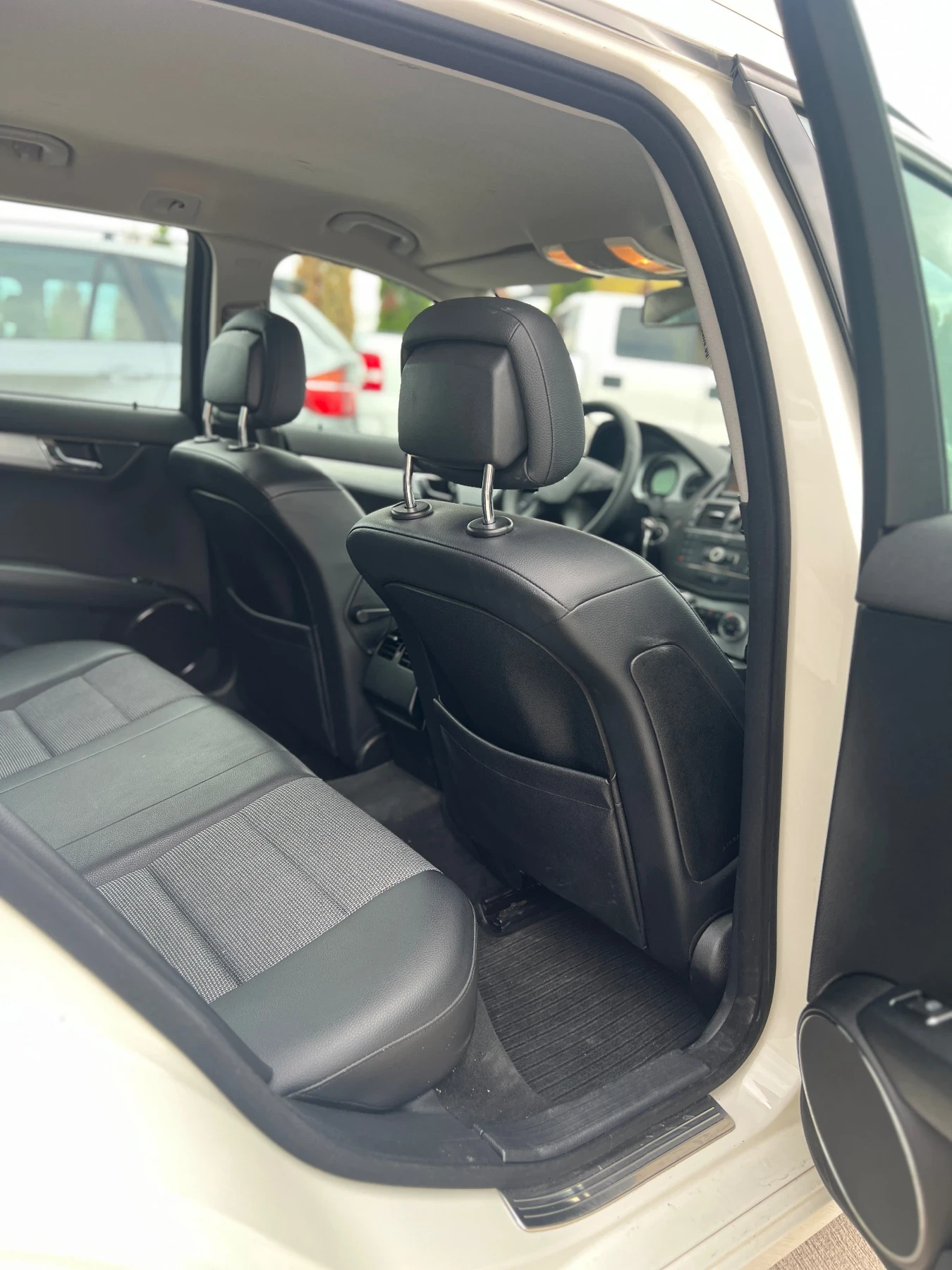 Mercedes-Benz C 220 OM646/РЕГИСТРИРАНА/ЛИЗИНГ, снимка 13 - Автомобили и джипове - 54453065