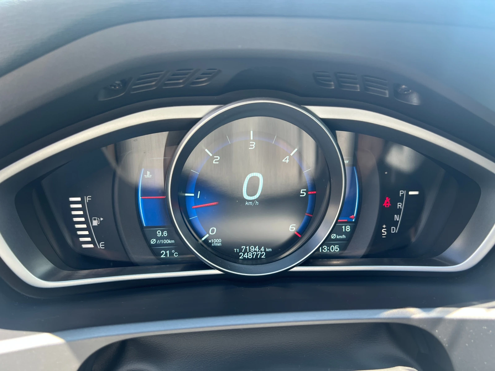 Volvo V40 D4 R-Design Германия, снимка 9 - Автомобили и джипове - 54987596