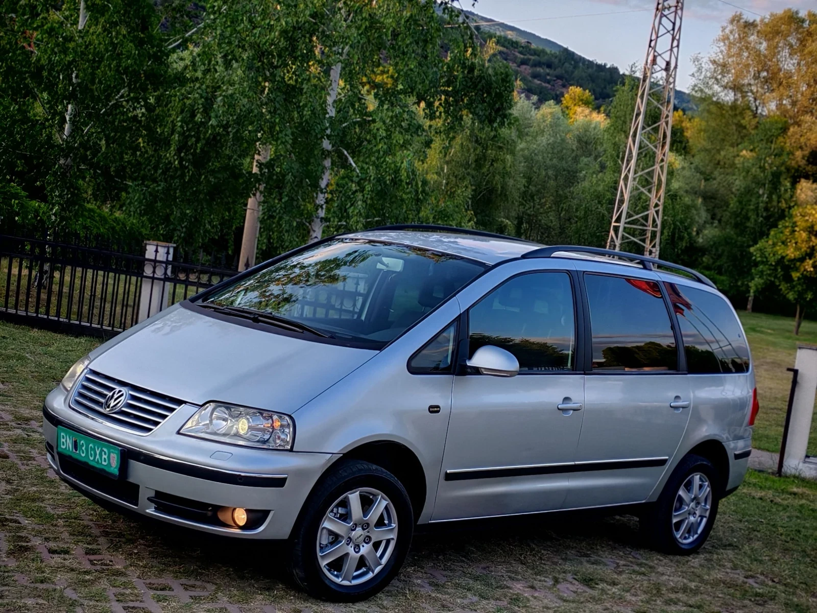 VW Sharan 2.0TDI(140)* FACELIFT* 6-СКОРОСТИ* 7-МЕСТА* , снимка 3 - Автомобили и джипове - 55179713